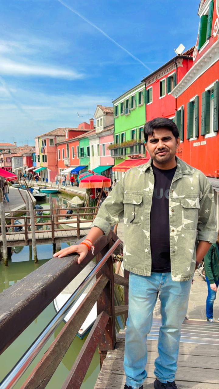 Showing the image of founder of MaxDecus- Sanjay Vimal.