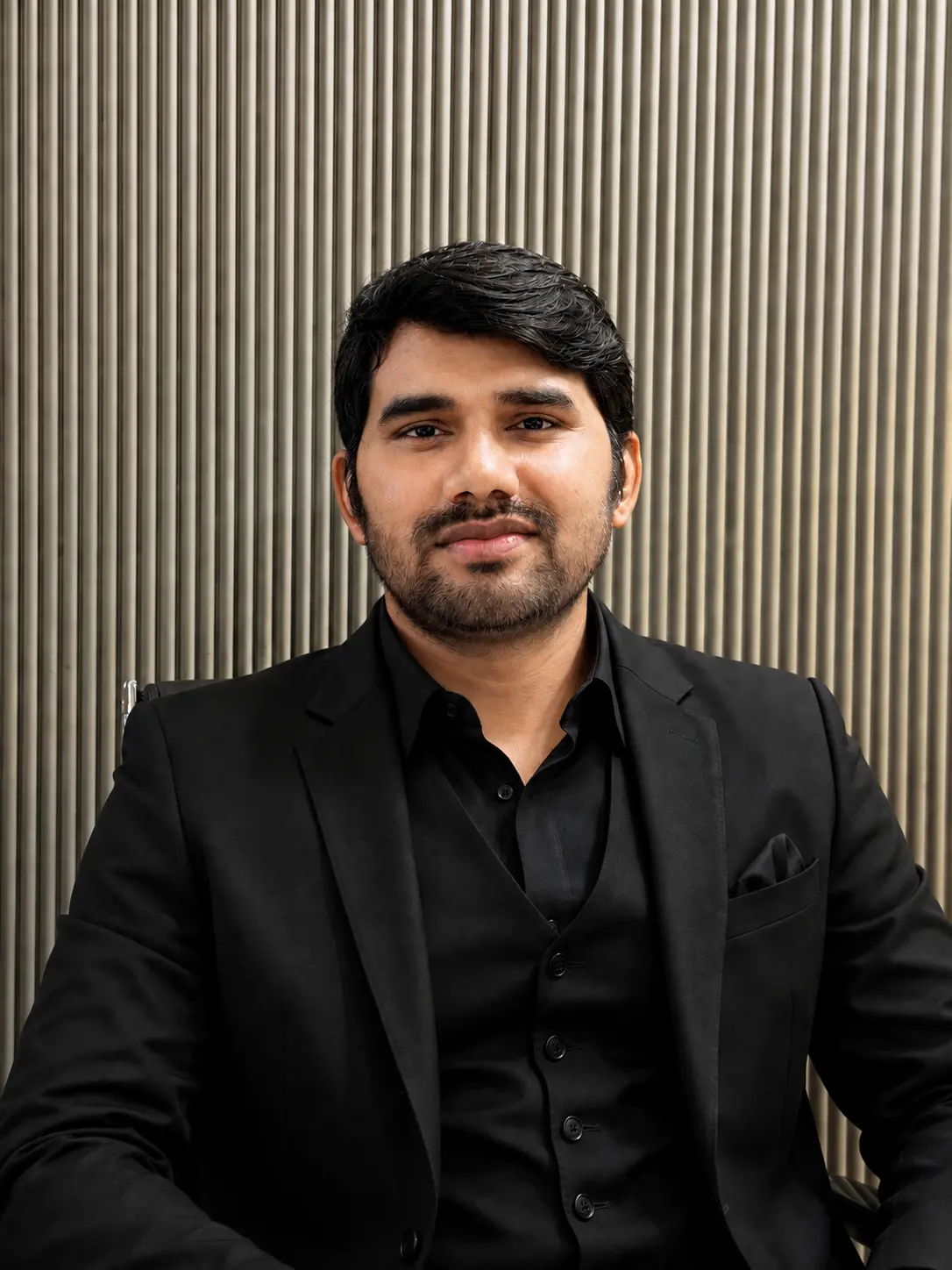 showing the image of maxdecus founder sanjay